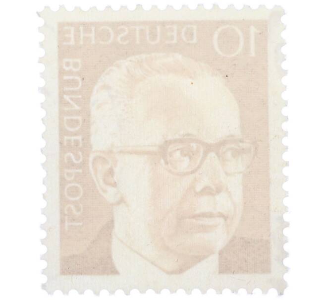Почтовая марка 10 пфеннигов 1971 года Западная Германия (ФРГ) «Президент Густав Хайнеман» (Артикул: T11-39074) — Фото №2