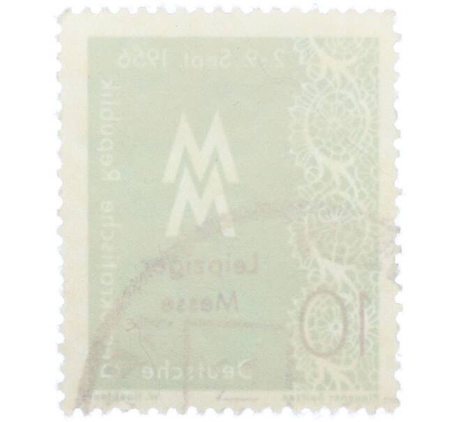 Почтовая марка 10 пфеннигов 1956 года Восточная Германия (ГДР) «Осенняя ярмарка в Лейпциге — Плауэнские кружева» (Артикул: T11-39103) — Фото №2