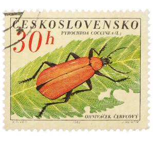 Почтовая марка 30 геллеров 1962 года Чехословакия «Жуки — Огнецветка багряная (Pyrochroa coccinea)» — Фото №1