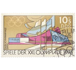 Почтовая марка 10+5 пфеннигов 1976 года Восточная Германия (ГДР) «XXI летние Олимпийские игры в Монреале — Плавательная арена DHfK в Лейпциге»