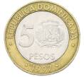 Монета 5 песо 1997 года Доминиканская республика «50 лет Центробанку» (Артикул: T11-40152) — Фото №2