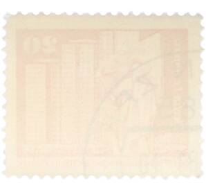 Почтовая марка 20 пфеннигов 1973 года Восточная Германия (ГДР) «Архитектура ГДР III — Площадь Ленина в Берлине» — Фото №2