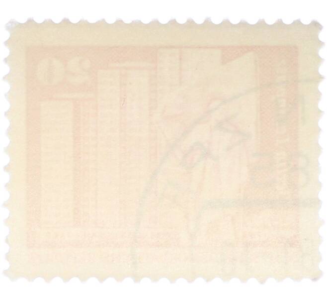 Почтовая марка 20 пфеннигов 1973 года Восточная Германия (ГДР) «Архитектура ГДР III — Площадь Ленина в Берлине» (Артикул: T11-40985) — Фото №2