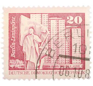 Почтовая марка 20 пфеннигов 1973 года Восточная Германия (ГДР) «Архитектура ГДР III — Площадь Ленина в Берлине» — Фото №1
