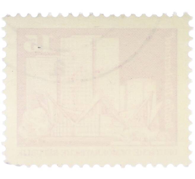 Почтовая марка 15 пфеннигов 1973 года Восточная Германия (ГДР) «Архитектура ГДР III — Жилые дома на Фишеринзель в Берлине» (Артикул: T11-40998) — Фото №2