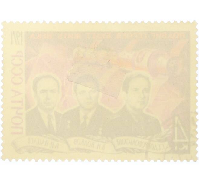Почтовая марка 4 копейки 1971 года «Подвиг героев будет жить века» (Артикул: K12-82282) — Фото №2