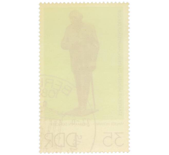 Почтовая марка 35 пфеннигов 1976 года Восточная Германия (ГДР) «Бронзовые скульптуры в Государственных музеях Берлина - Герман Дункер (скульптор Вальтер Говард)» (Артикул: K12-82243) — Фото №2