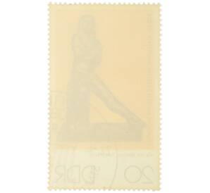 Почтовая марка 20 пфеннигов 1976 года Восточная Германия (ГДР) «Государственные музеи Берлина — Танцевальная пауза (скульптор Вальтер Арнольд)» — Фото №2