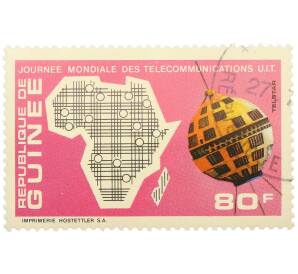Почтовая марка 80 франков 1972 года Гвинея «Всемирный день электросвязи и информационного общества — Спутник Telstar над Африкой» — Фото №1