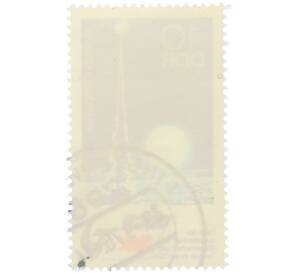 Почтовая марка 10 пфеннигов 1973 года Восточная Германия (ГДР) «Дни советской науки и техники в ГДР — Запуск ракеты» — Фото №2