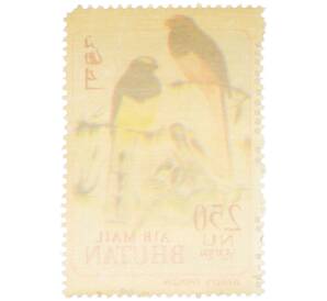 Почтовая марка 2.50 нгултрума 1968 года Бутан «Редкие птицы - Розовохвостый азиатский трогон» — Фото №2