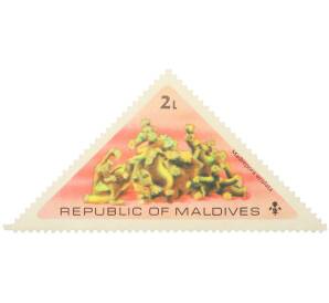 Почтовая марка 2 лаари 1975 года Мальдивы «Морская фауна — Мадрепора глазчатая (Madrepora oculata)» — Фото №1