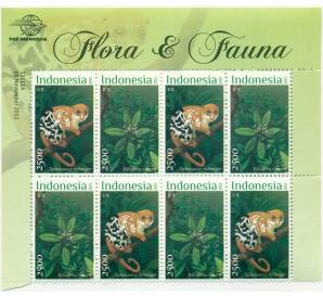 Часть листа марок 2500 рупий 2012 года Индонезия «Флора и фауна — Чернопятнистый кускус и Канделия» — Фото №1