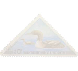 Почтовая марка 10 мунгу 1973 года Монголия «Утки — Чернозобая гагара» — Фото №2