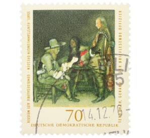 Почтовая марка 70 пфеннигов 1976 года Восточная Германия (ГДР) «Государственные коллекции произведений искусства Дрездена — Читающий письмо офицер» — Фото №1