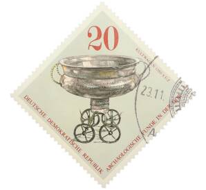 Почтовая марка 10 пфеннигов 1976 года Восточная Германия (ГДР) «Археологические находки — Культовая колесница» — Фото №1