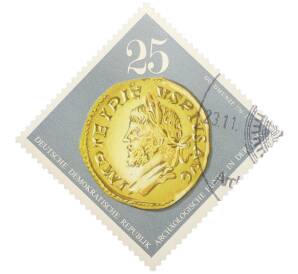 Почтовая марка 25 пфеннигов 1976 года Восточная Германия (ГДР) «Археологические находки — Римская золотая монета» — Фото №1