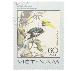 Почтовая марка 60 су 1977 года Вьетнам «Редкие птицы - Двурогий калао (Buceros bicornis)» — Фото №1
