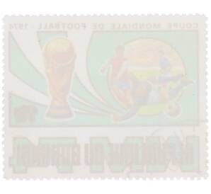 Почтовая марка 11 франков 1974 года Бурунди «Чемпионат мира по футболу в ФРГ — Игровые моменты и Кубок мира» — Фото №2