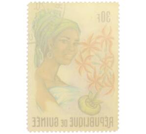 Почтовая марка 30 франков 1966 года Гвинея «Флора Гвинеи и женские головные уборы — Аммочарис» — Фото №2