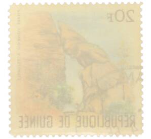 Почтовая марка 20 франков 1967 года Гвинея «Пейзажи — Скала «Дама из Мали» — Фото №2