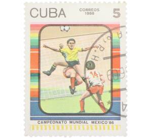 Почтовая марка 5 сентаво 1986 года Куба «Campeonato Mundial Mexico 86 — Борьба у ворот футболисты»